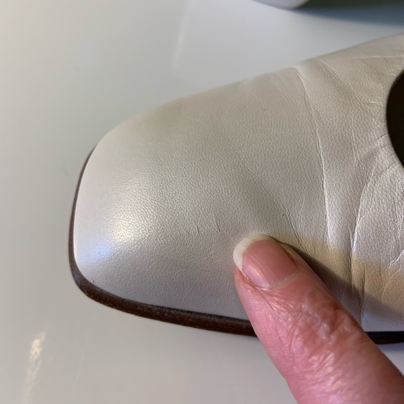 Host Pick!! Pristine BRAVO Browns 1/2” Iridescent Pearl Heels - Picture 7 of 9